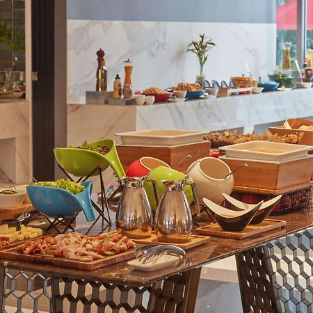 Novotel Suites Manila At Acqua ماندالويونغ المظهر الخارجي الصورة
