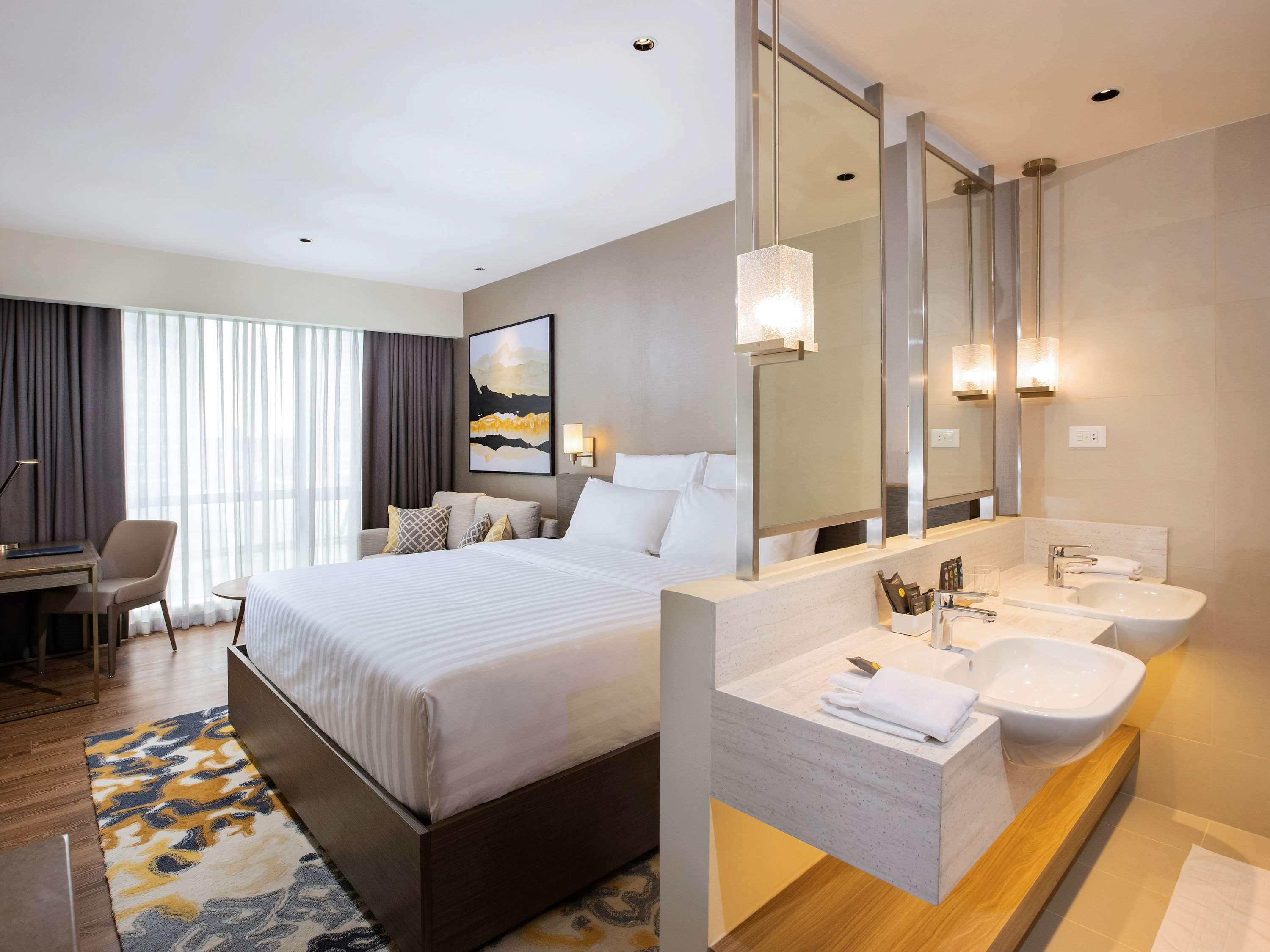 Novotel Suites Manila At Acqua ماندالويونغ المظهر الخارجي الصورة