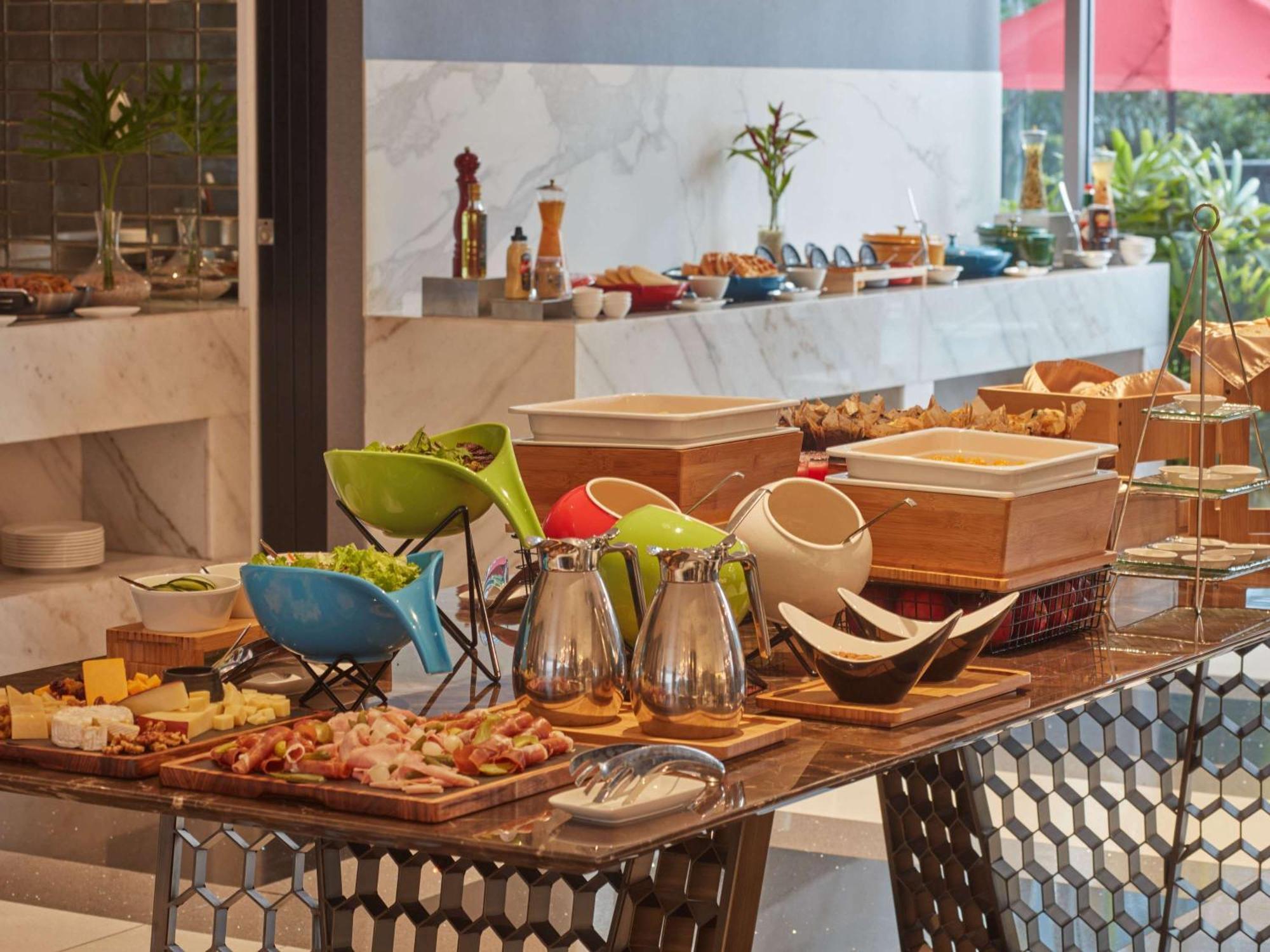 Novotel Suites Manila At Acqua ماندالويونغ المظهر الخارجي الصورة