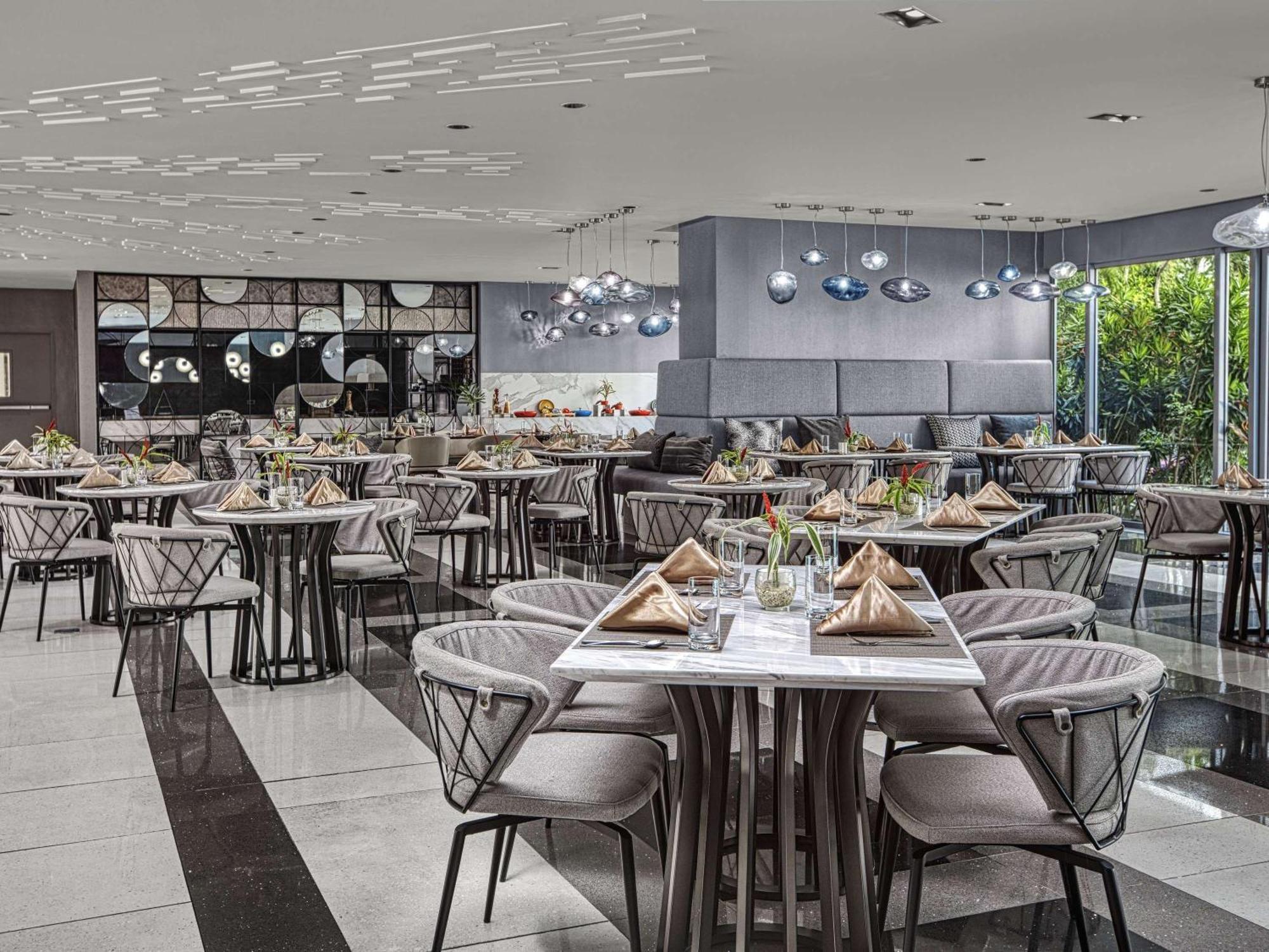 Novotel Suites Manila At Acqua ماندالويونغ المظهر الخارجي الصورة