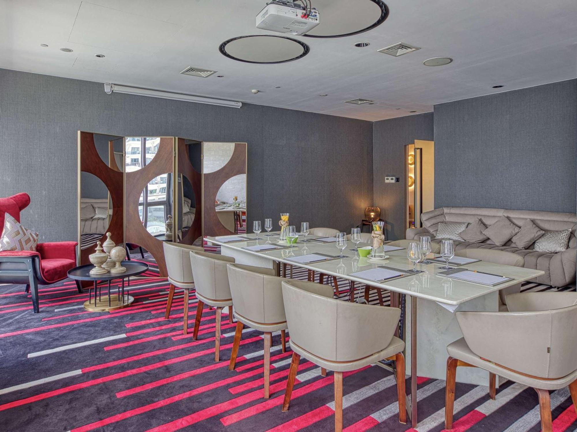 Novotel Suites Manila At Acqua ماندالويونغ المظهر الخارجي الصورة