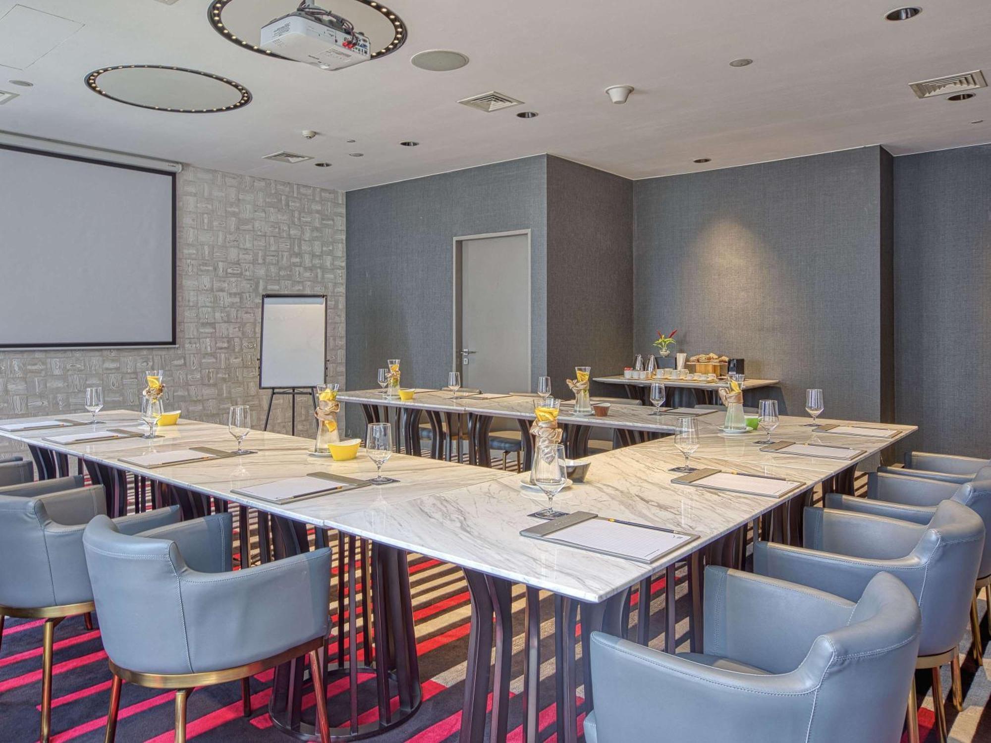 Novotel Suites Manila At Acqua ماندالويونغ المظهر الخارجي الصورة