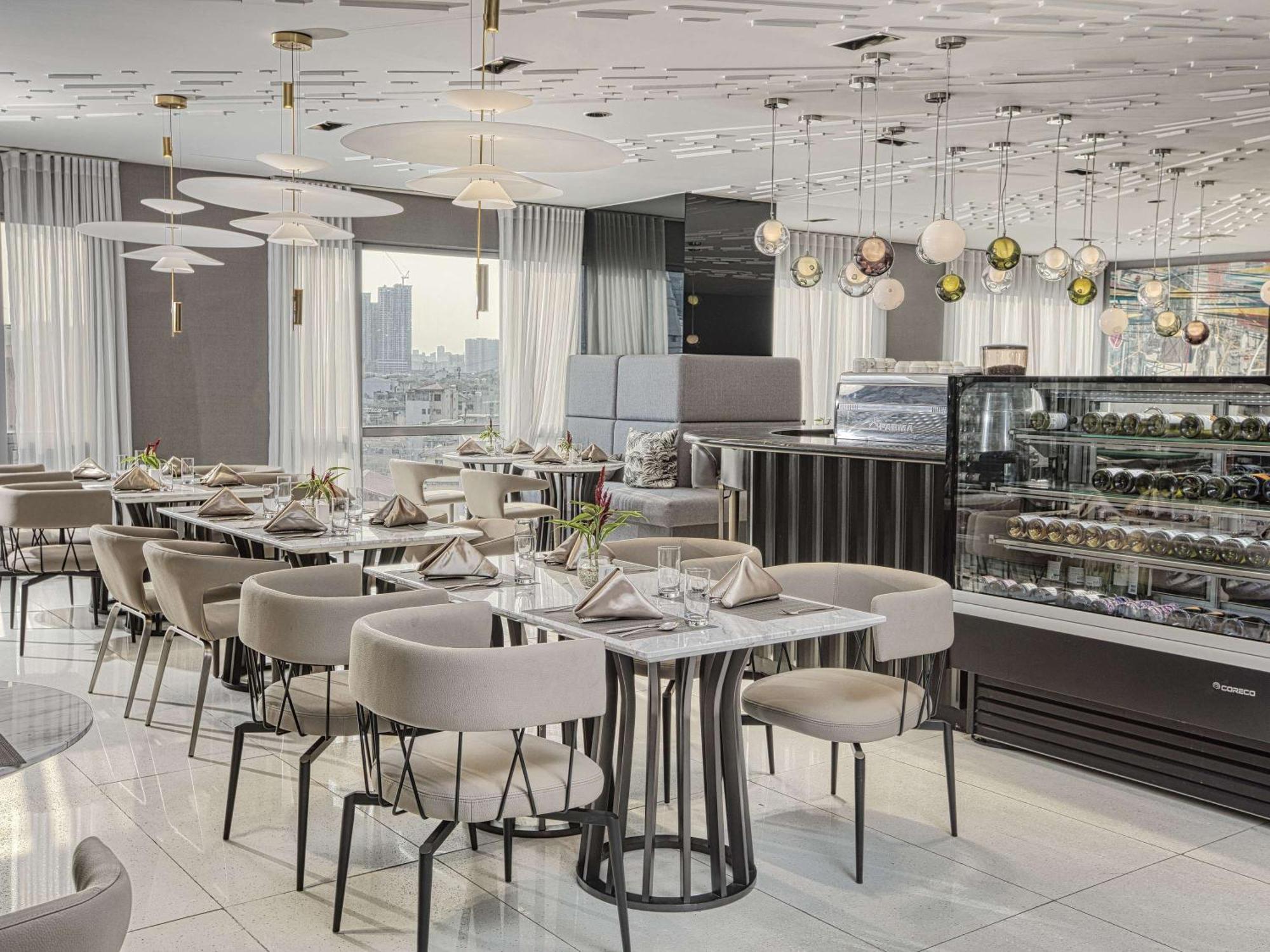 Novotel Suites Manila At Acqua ماندالويونغ المظهر الخارجي الصورة