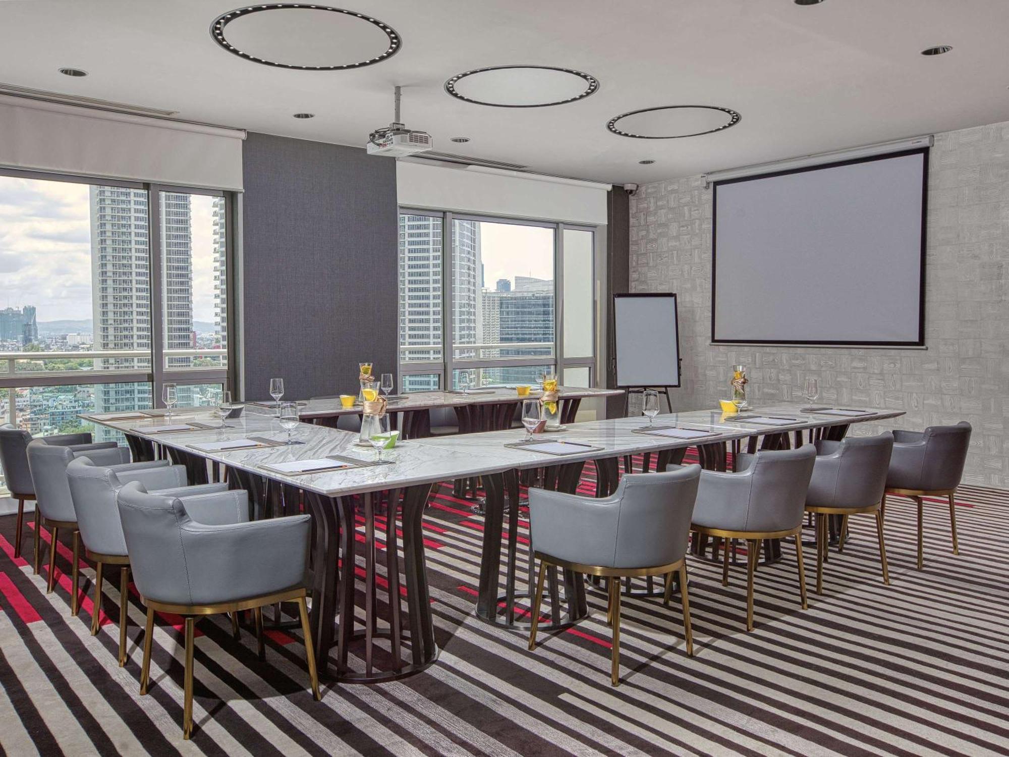 Novotel Suites Manila At Acqua ماندالويونغ المظهر الخارجي الصورة
