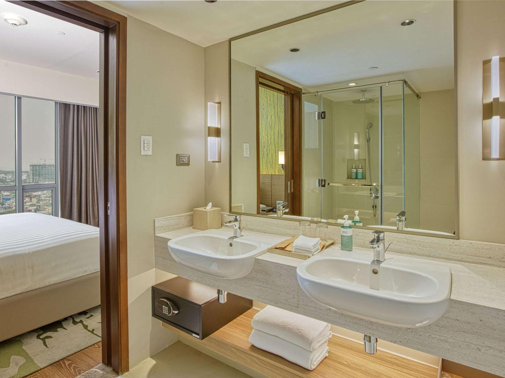 Novotel Suites Manila At Acqua ماندالويونغ المظهر الخارجي الصورة
