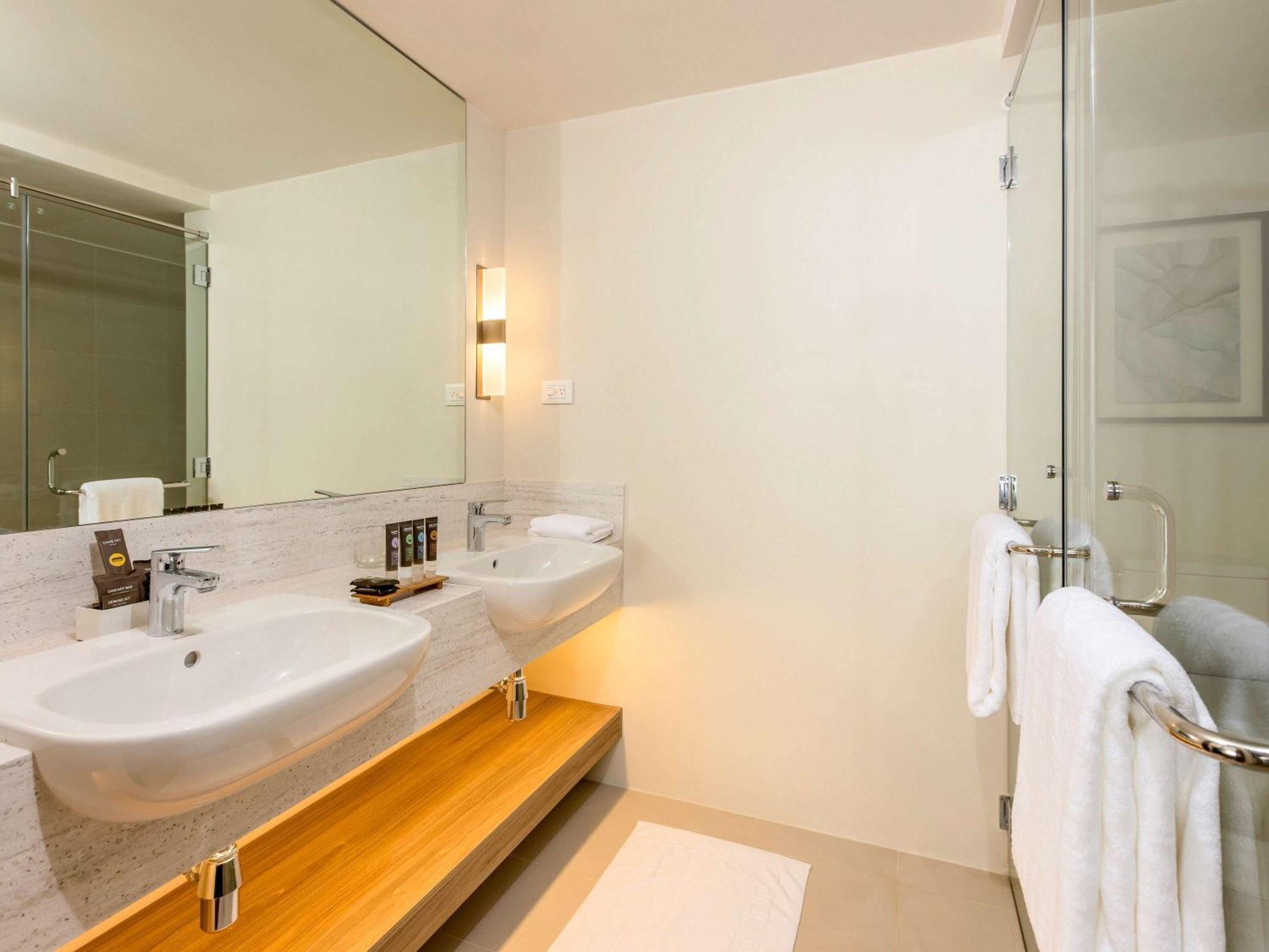 Novotel Suites Manila At Acqua ماندالويونغ المظهر الخارجي الصورة