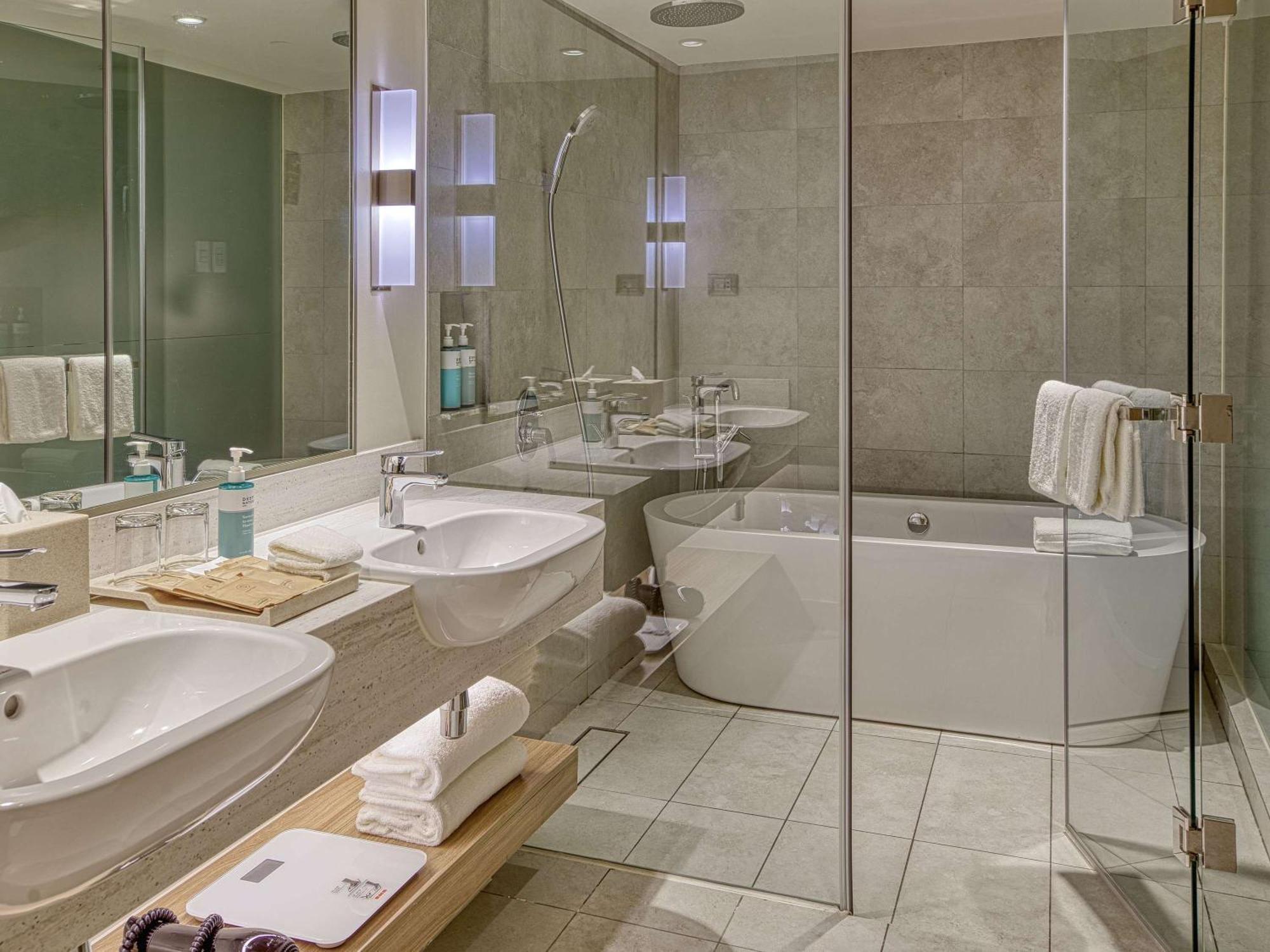 Novotel Suites Manila At Acqua ماندالويونغ المظهر الخارجي الصورة