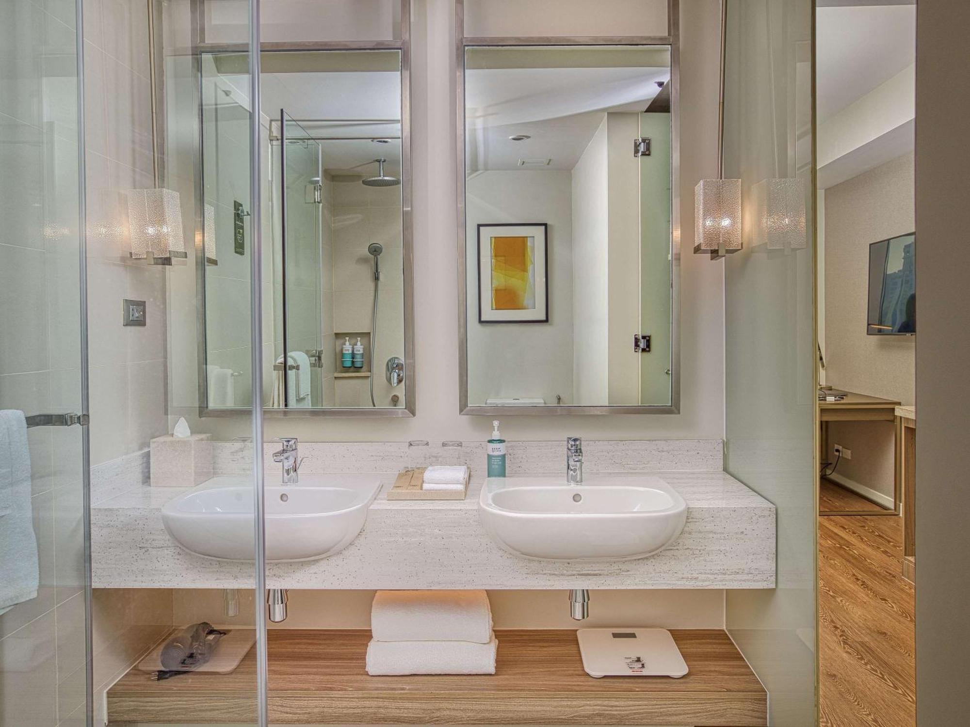 Novotel Suites Manila At Acqua ماندالويونغ المظهر الخارجي الصورة
