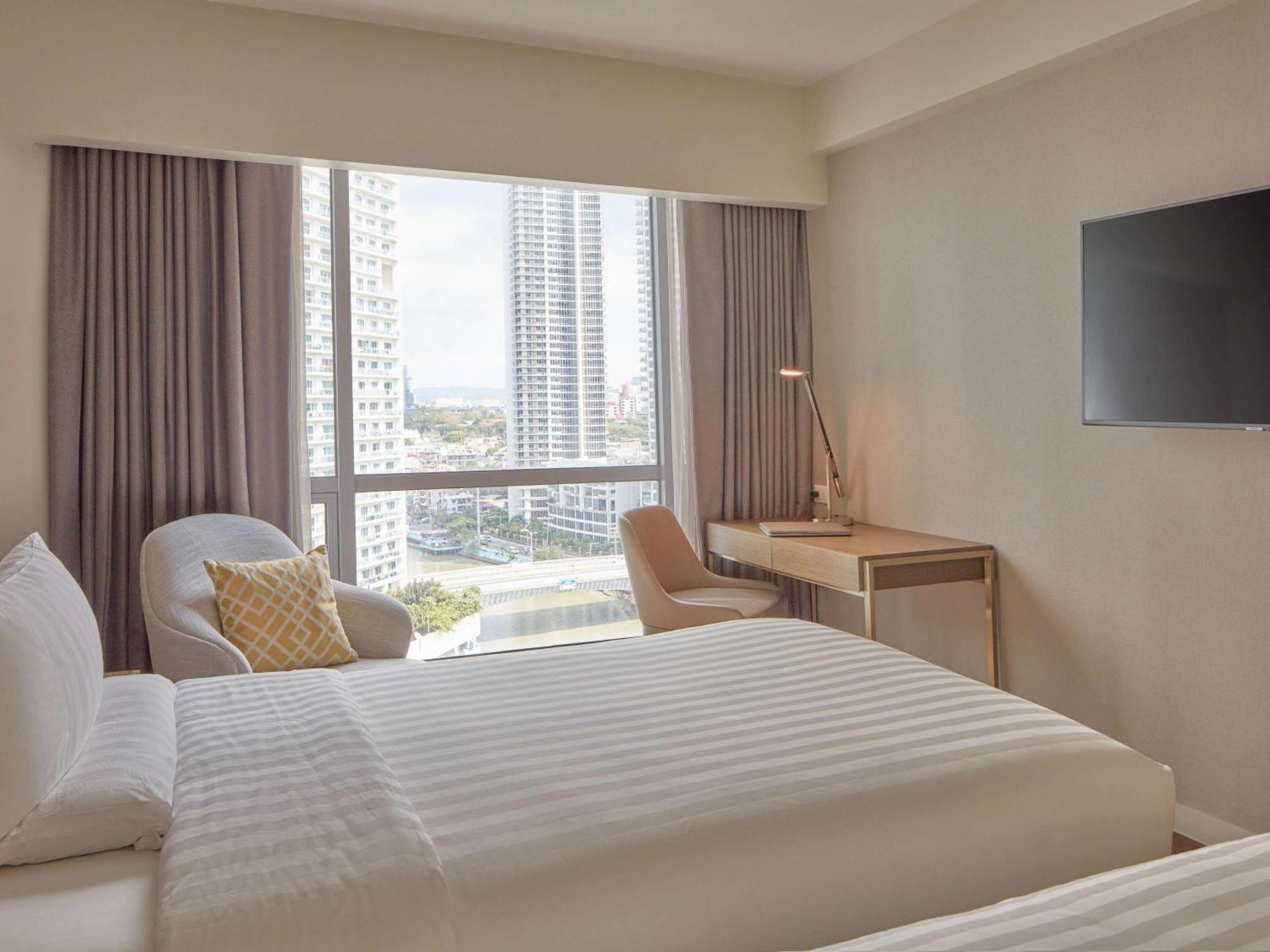 Novotel Suites Manila At Acqua ماندالويونغ المظهر الخارجي الصورة
