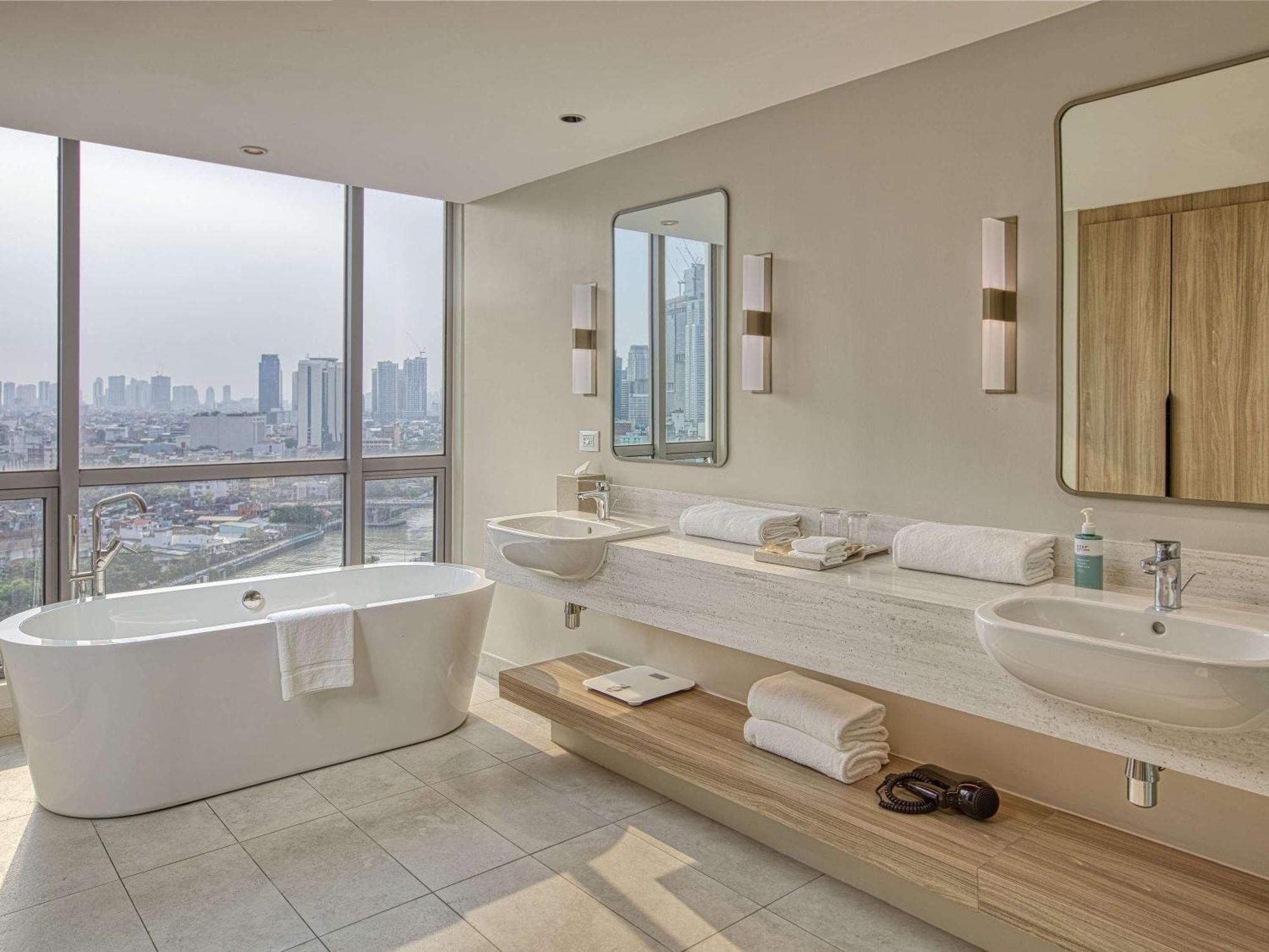 Novotel Suites Manila At Acqua ماندالويونغ المظهر الخارجي الصورة