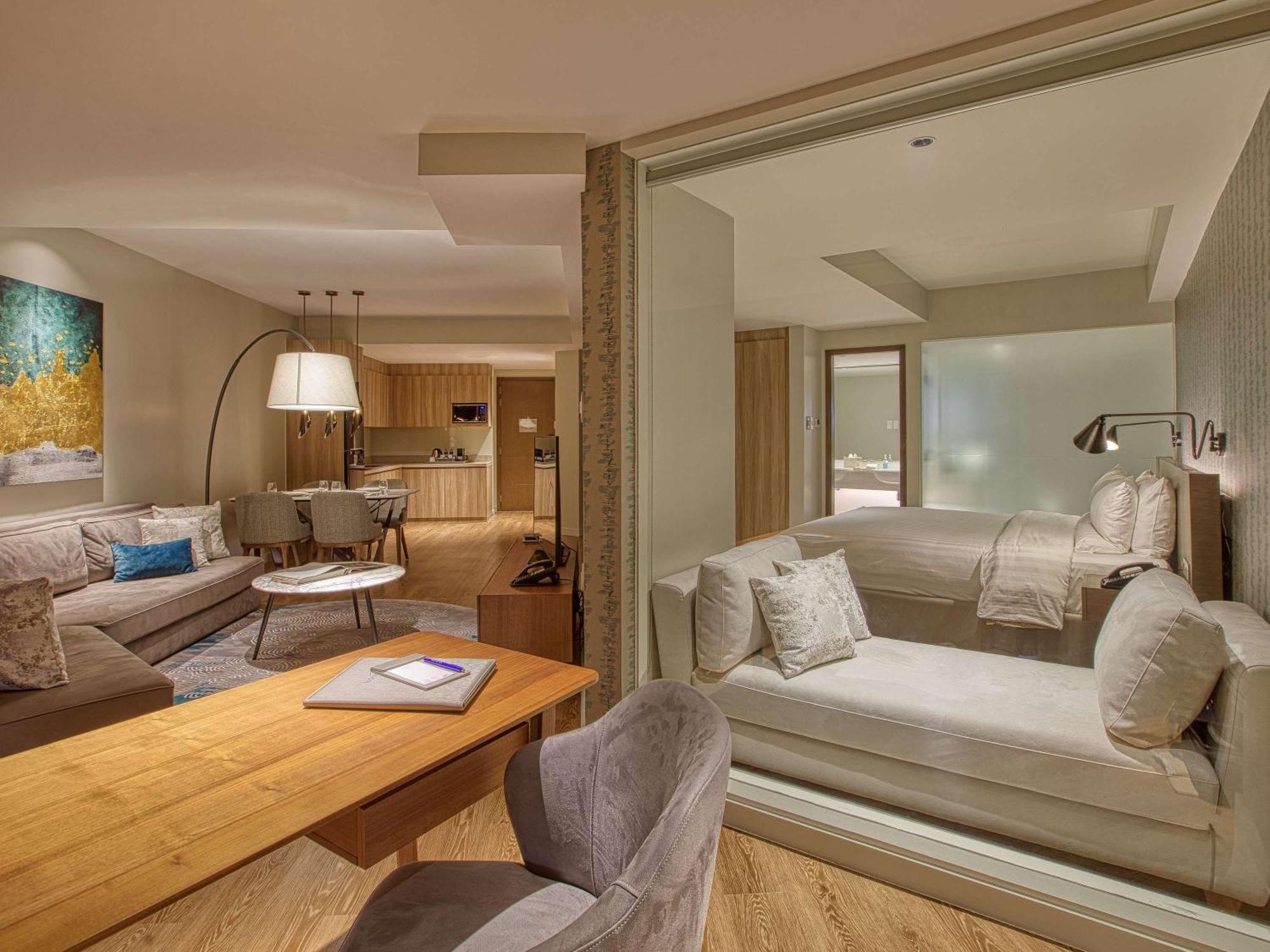 Novotel Suites Manila At Acqua ماندالويونغ المظهر الخارجي الصورة